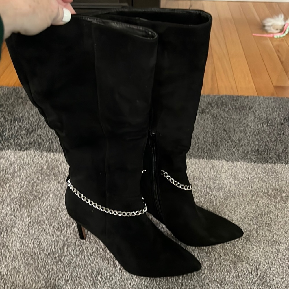 Suede Black boots w/silver chain accent. Size 7